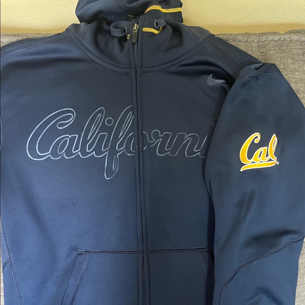 EUC California Cal State Berkeley Bears Nike Men’s hooded jacket. Size Small